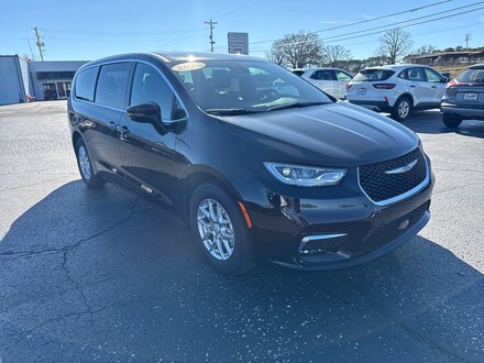 2026 Chrysler Pacifica Select Passenger Van