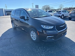 2026 Chrysler Pacifica Select Passenger Van