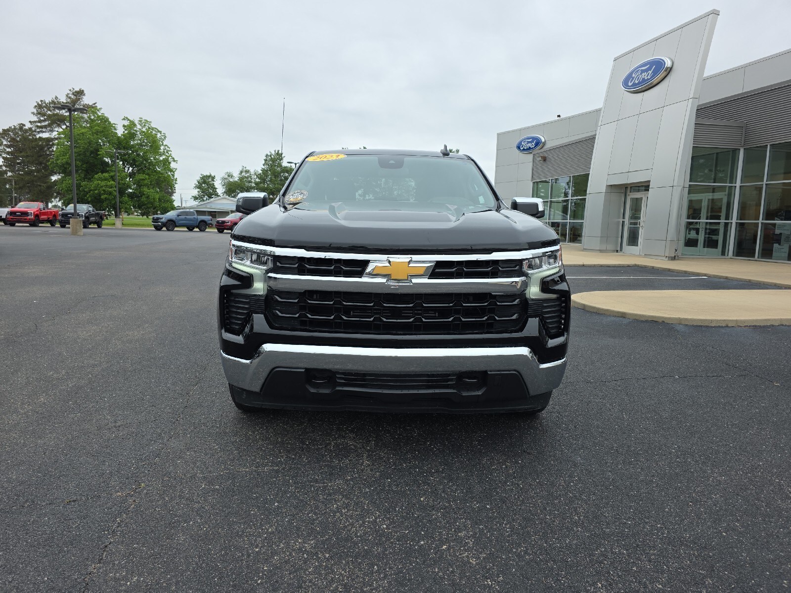2023 Chevrolet Silverado 1500 LT photo 3
