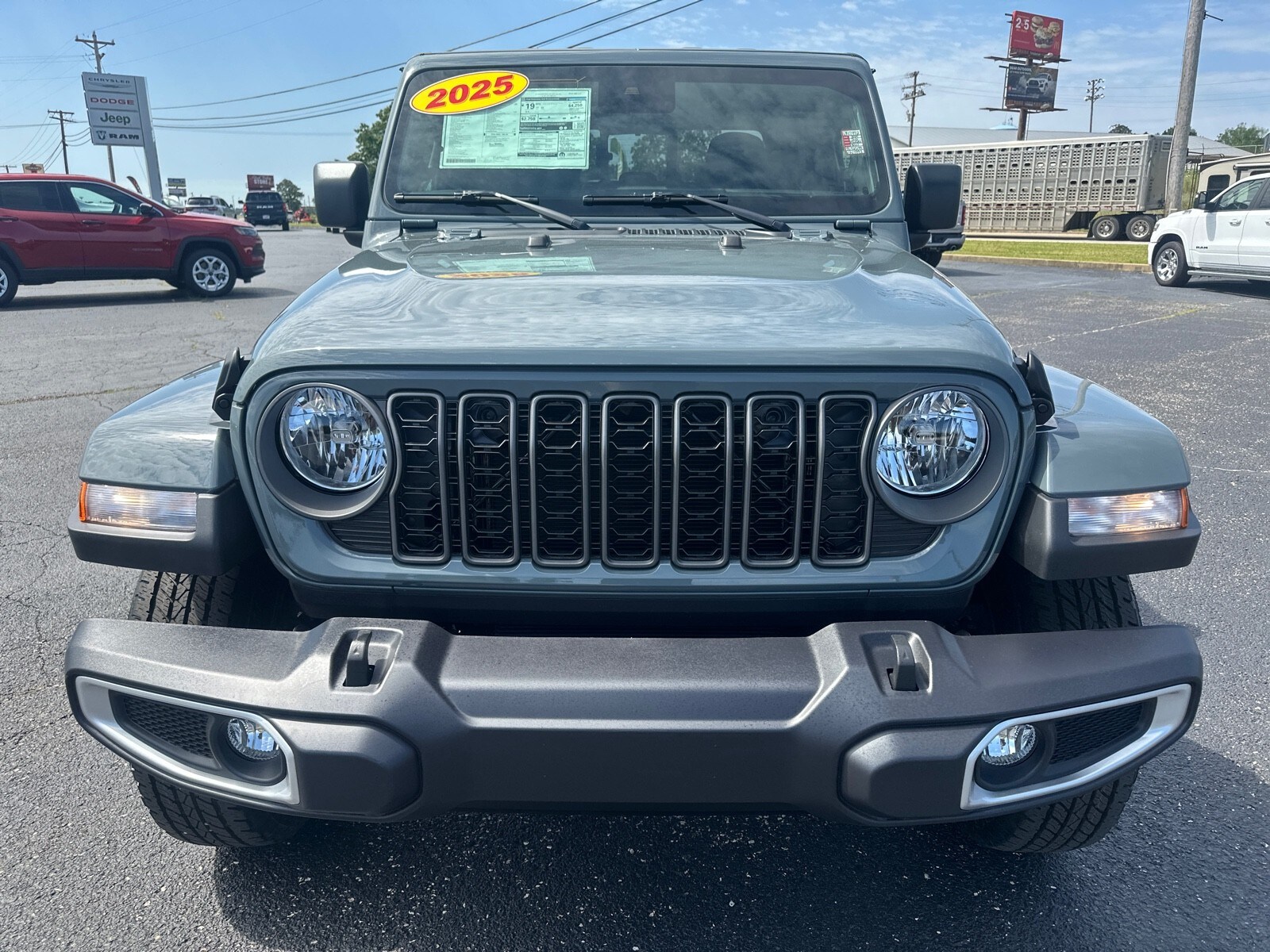 2025 Jeep Gladiator Sport S photo 2