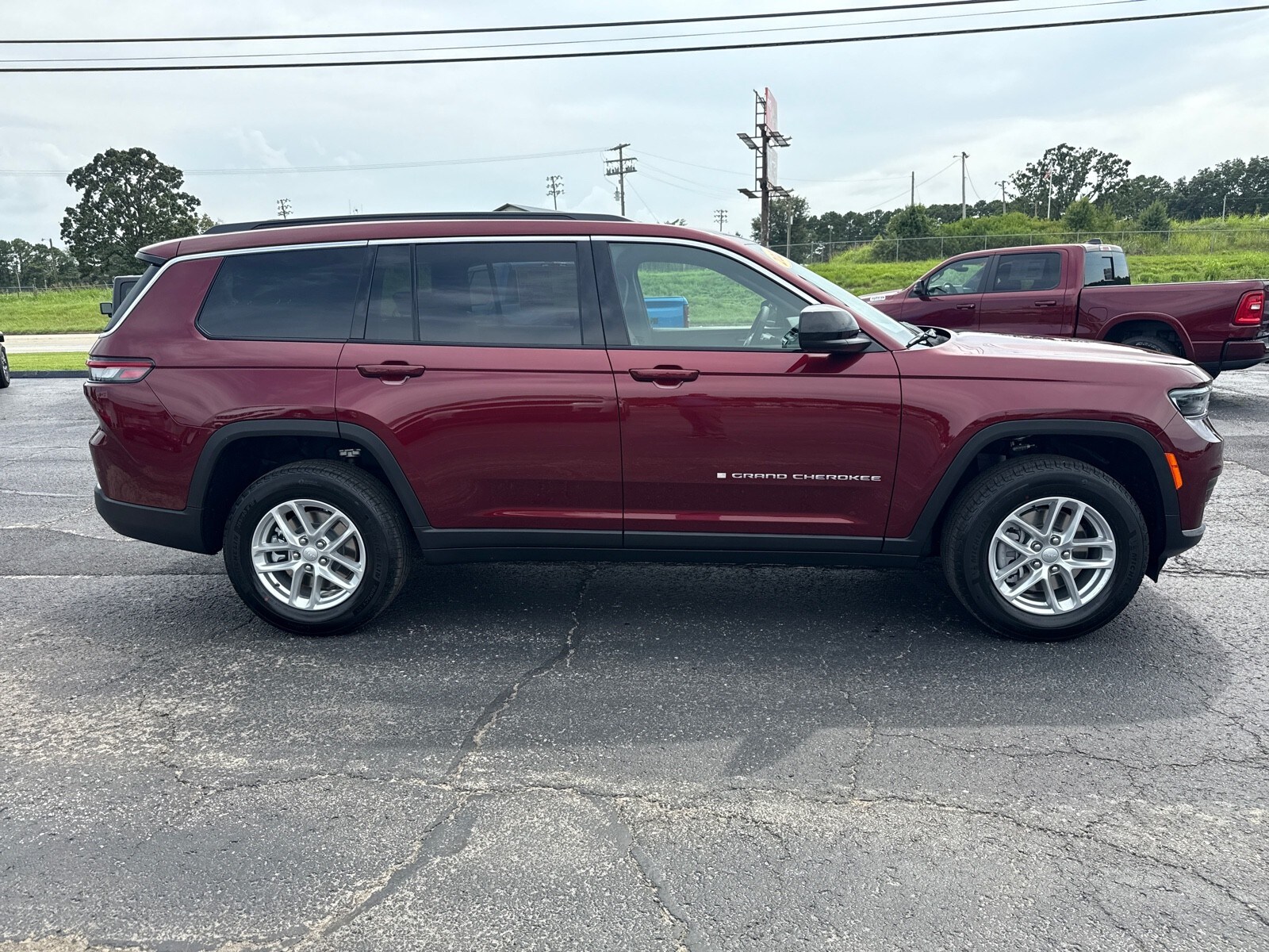 2025 Jeep Grand Cherokee Laredo X photo 4