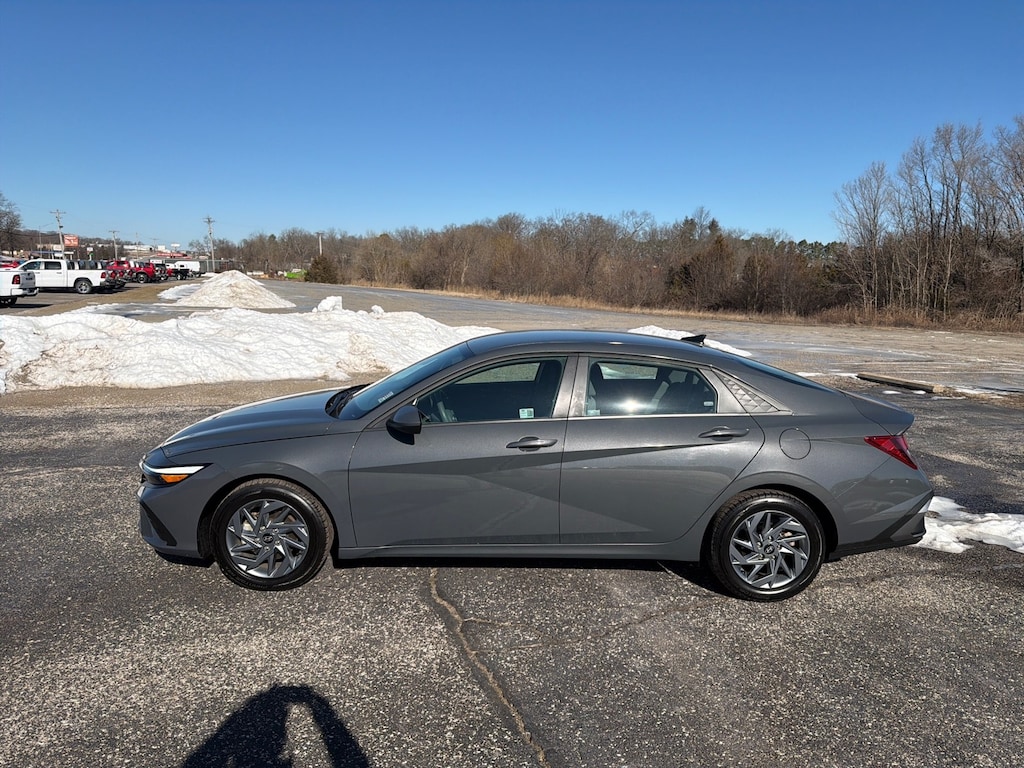 Used 2024 Hyundai Elantra SEL Sedan