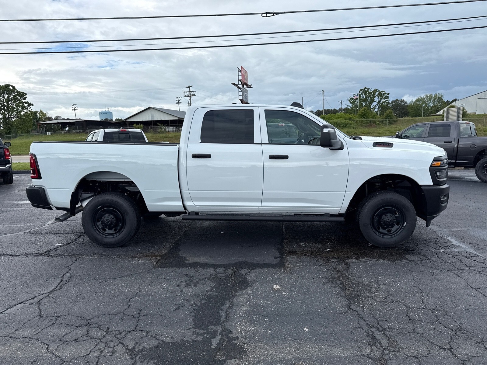 2025 Ram 2500 Tradesman photo 4