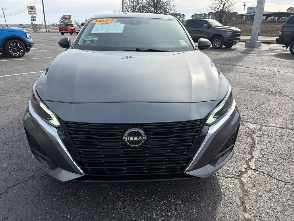 Used 2024 Nissan Altima 2.5 SV Sedan