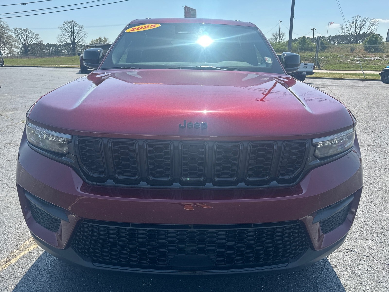 2025 Jeep Grand Cherokee Laredo photo 2