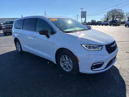 2026 Chrysler Pacifica Select Passenger Van