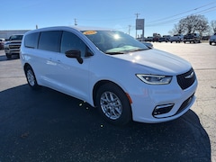 2026 Chrysler Pacifica Select Passenger Van