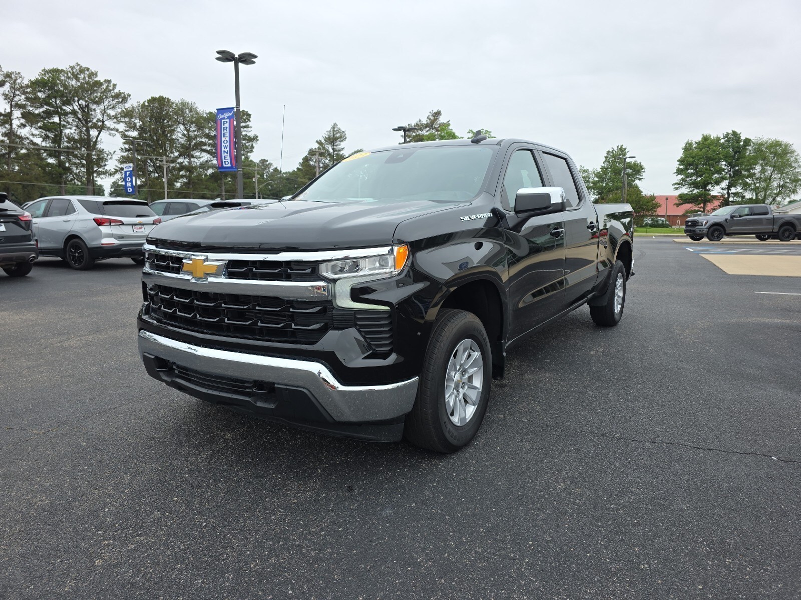 2023 Chevrolet Silverado 1500 LT photo 4