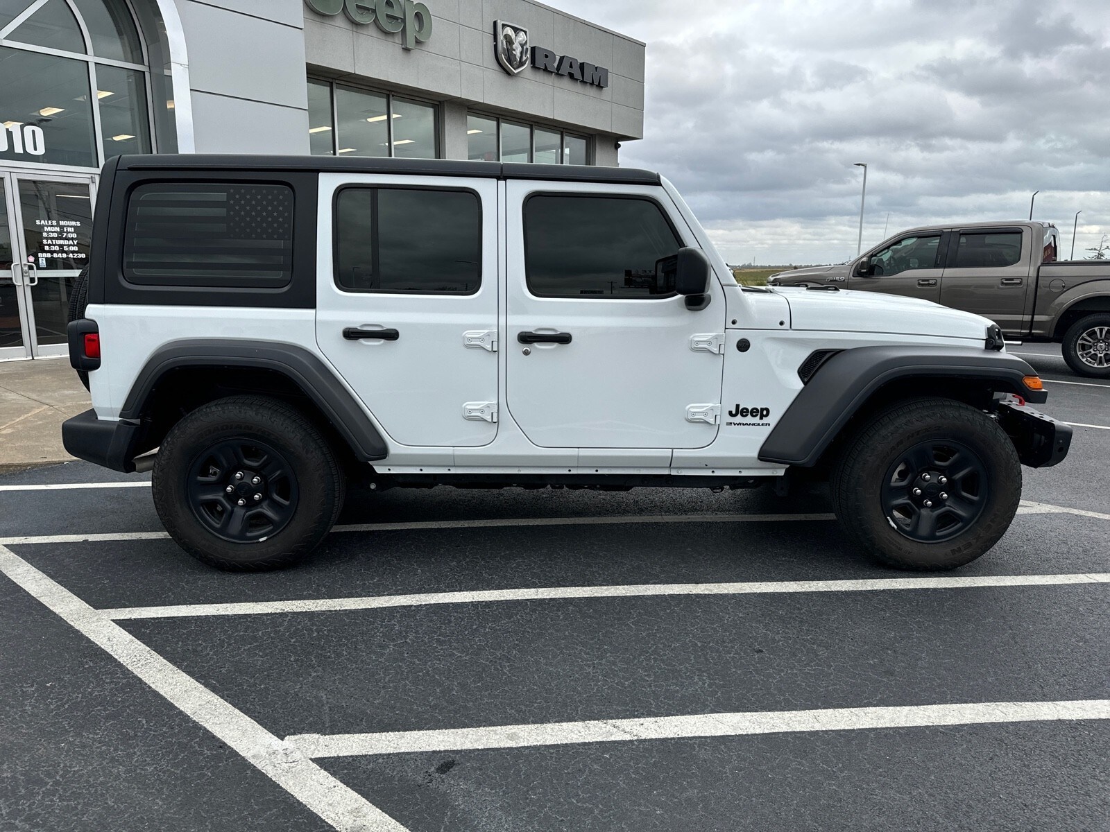 2024 Jeep Wrangler Sport photo 3