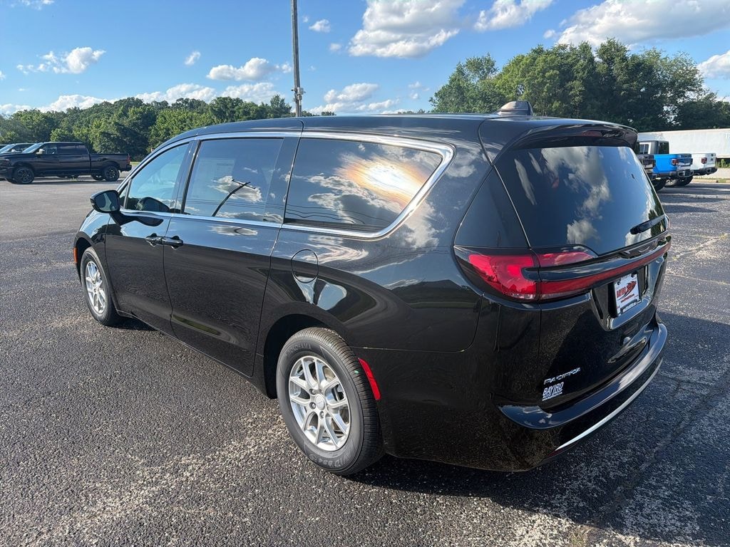 New 2027 Chrysler Pacifica Select Passenger Van