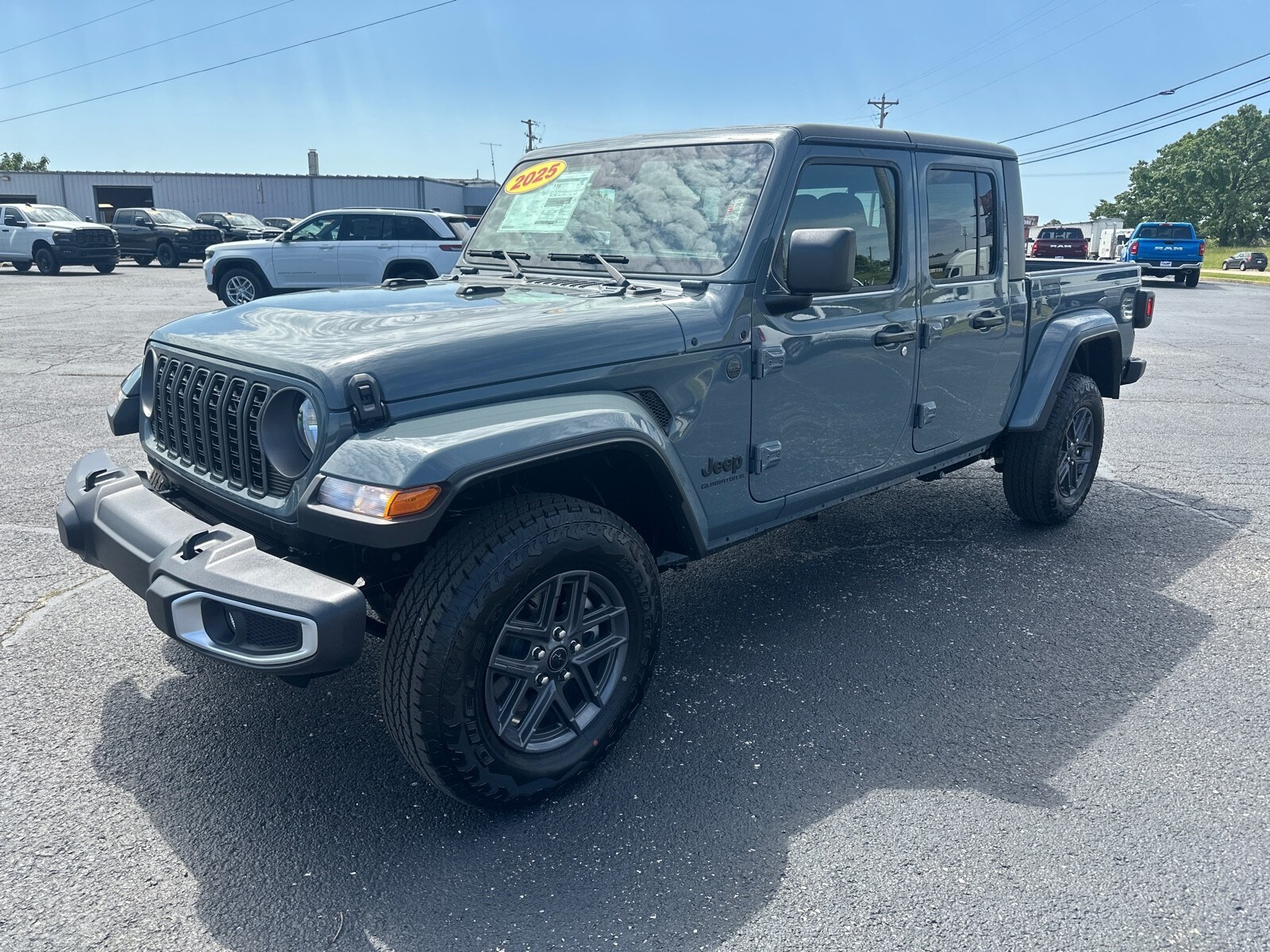 2025 Jeep Gladiator Sport S photo 3