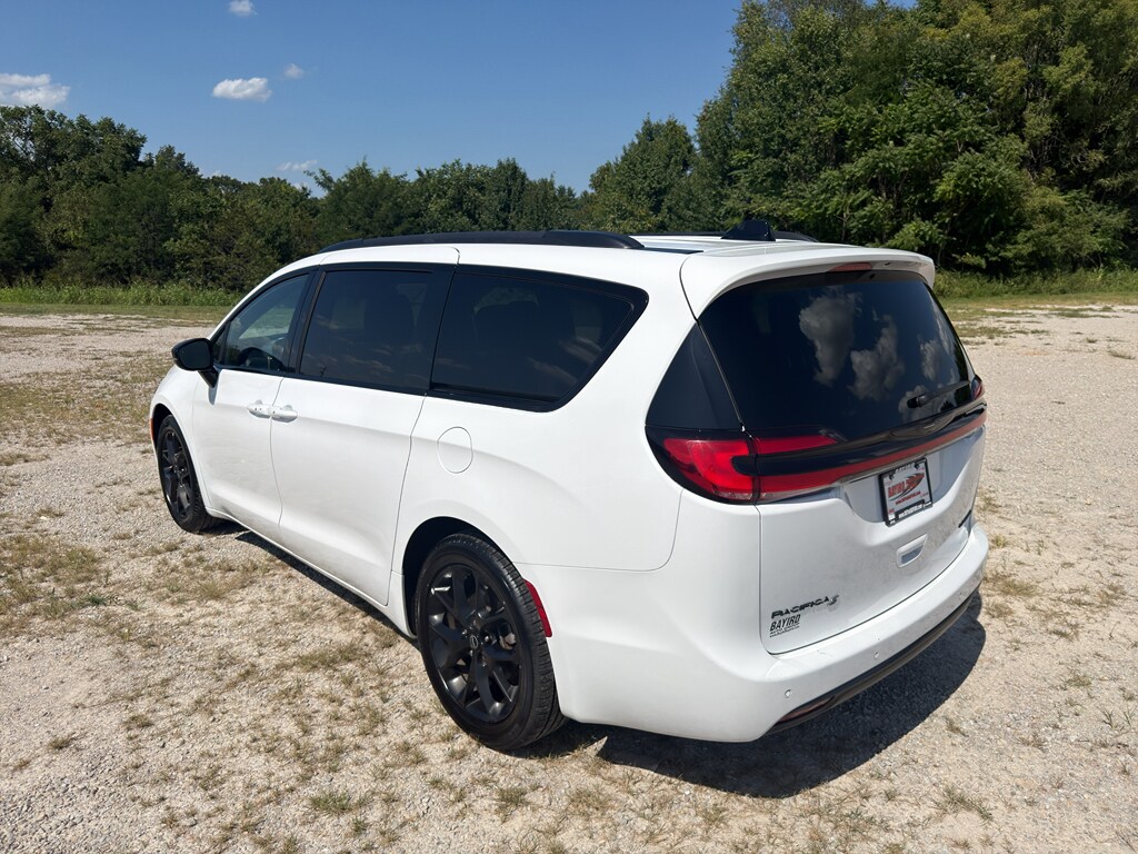 Used 2025 Chrysler Pacifica Limited Van Passenger Van