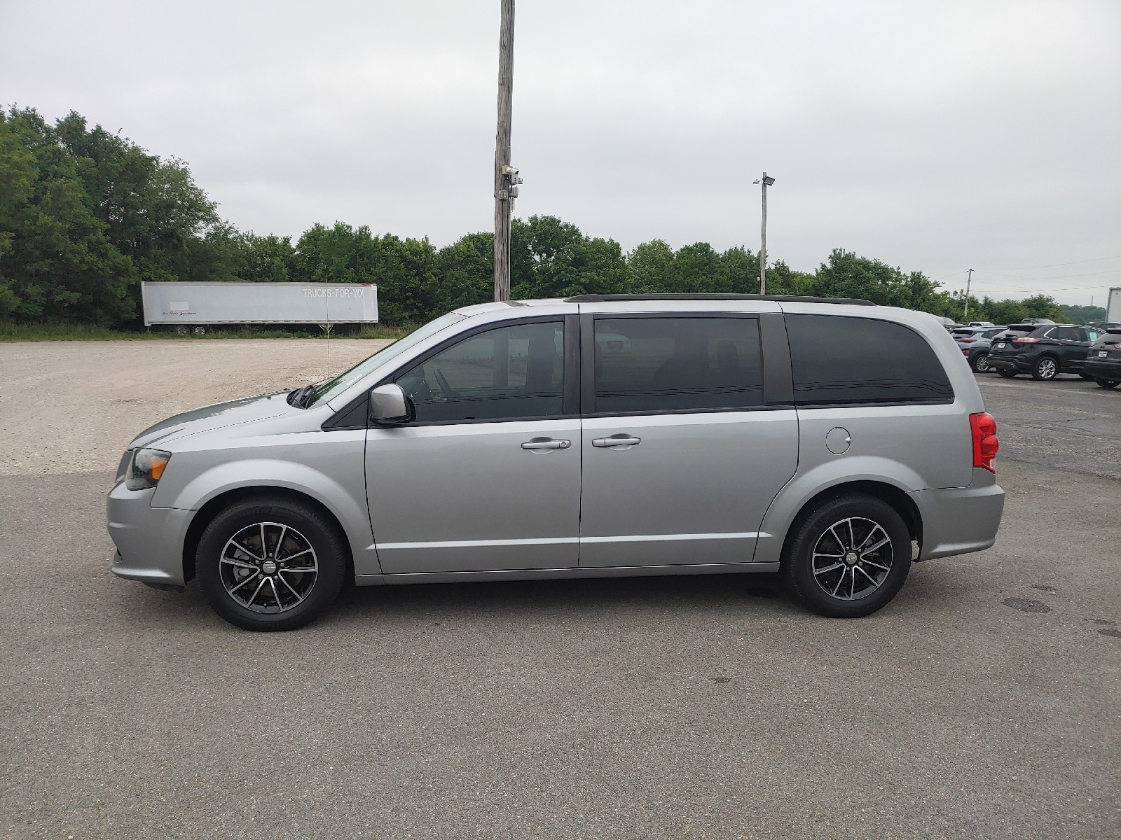 View vehicle photo 4