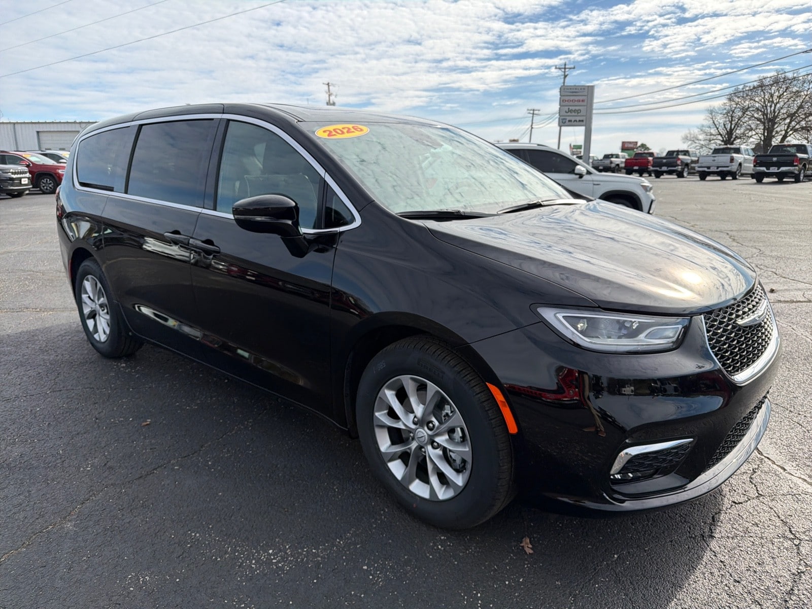 2026 Chrysler Pacifica Limited's photo