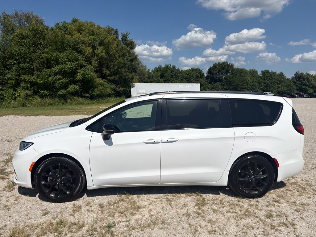 Used 2025 Chrysler Pacifica Limited Van Passenger Van