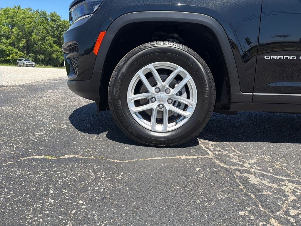 New 2026 Jeep Grand Cherokee LAREDO 4X4 Sport Utility