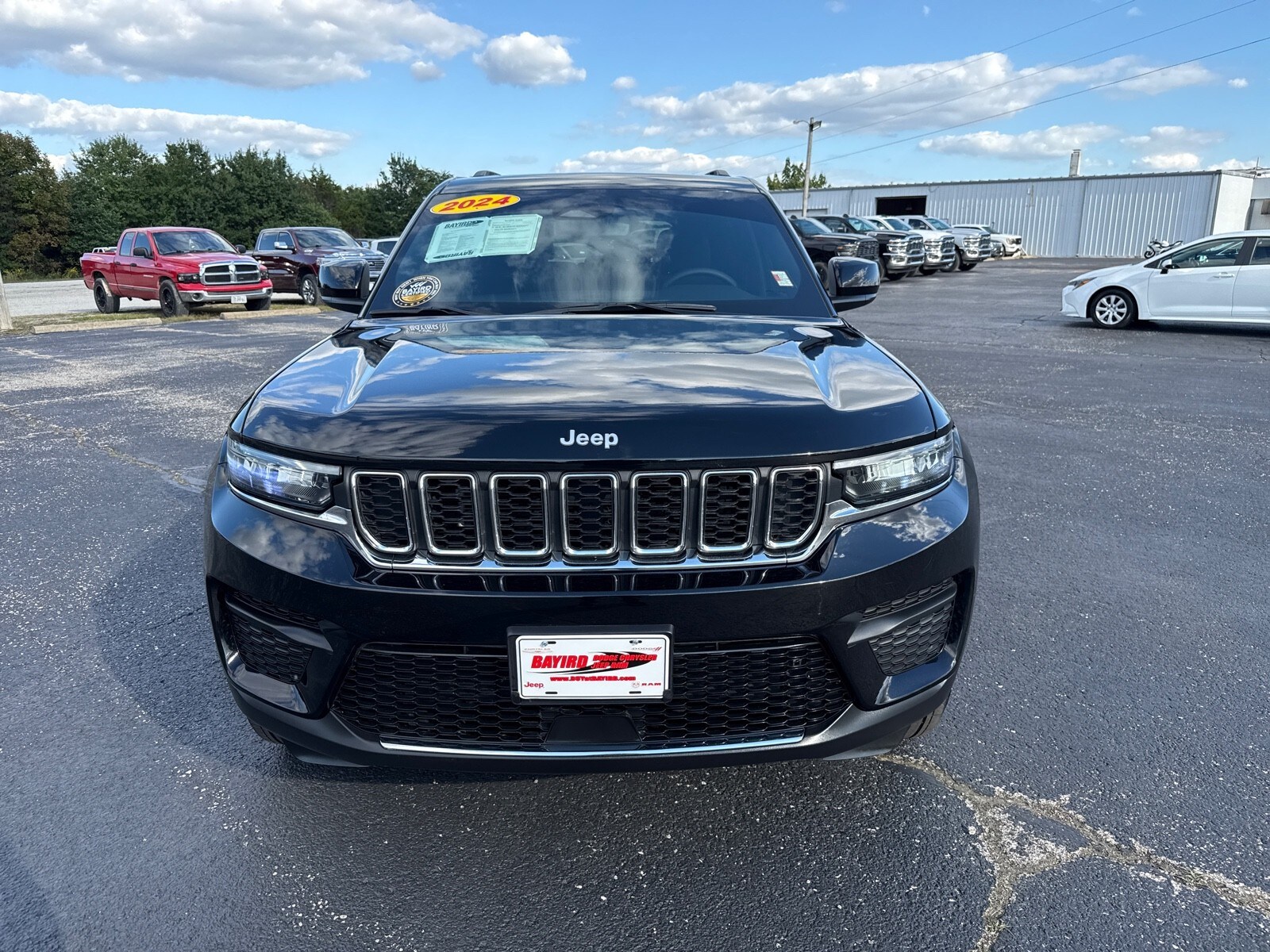 2024 Jeep Grand Cherokee Laredo X photo 2