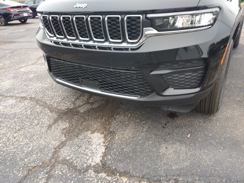 New 2026 Jeep Grand Cherokee Laredo Sport Utility