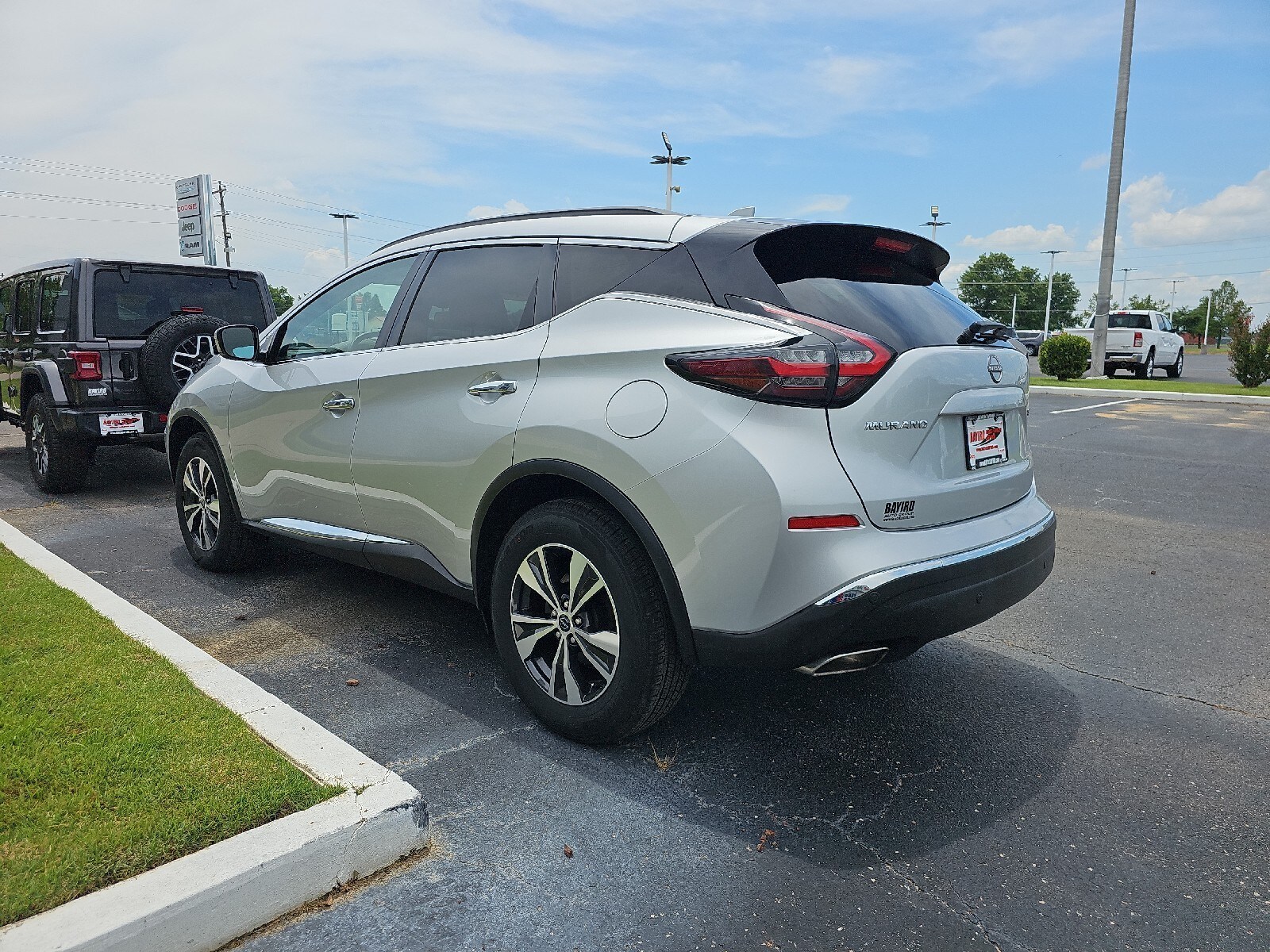 2023 Nissan Murano SV photo 3