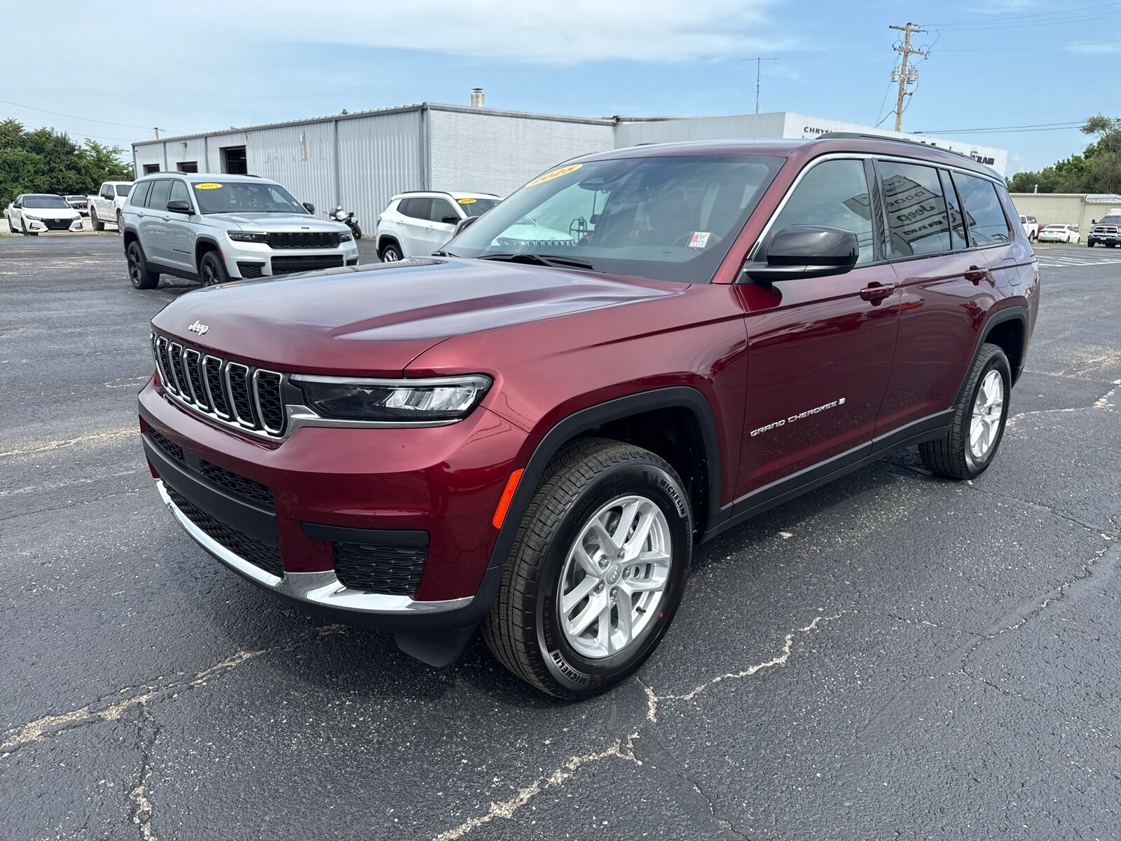 2025 Jeep Grand Cherokee Laredo X photo 3