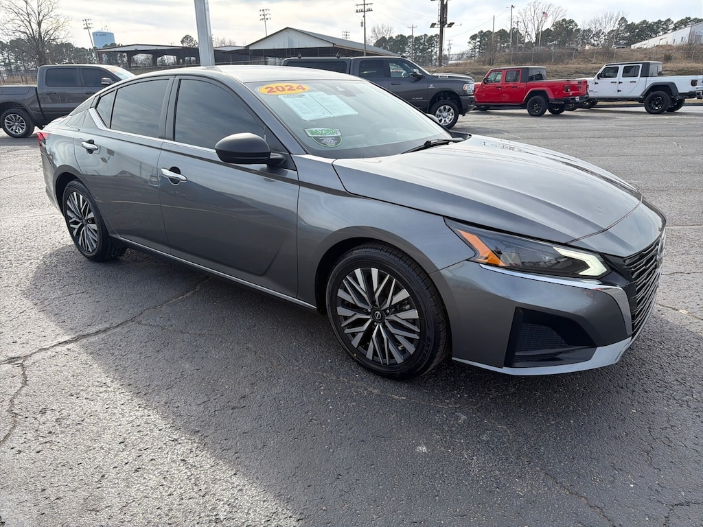 Used 2024 Nissan Altima 2.5 SV Sedan