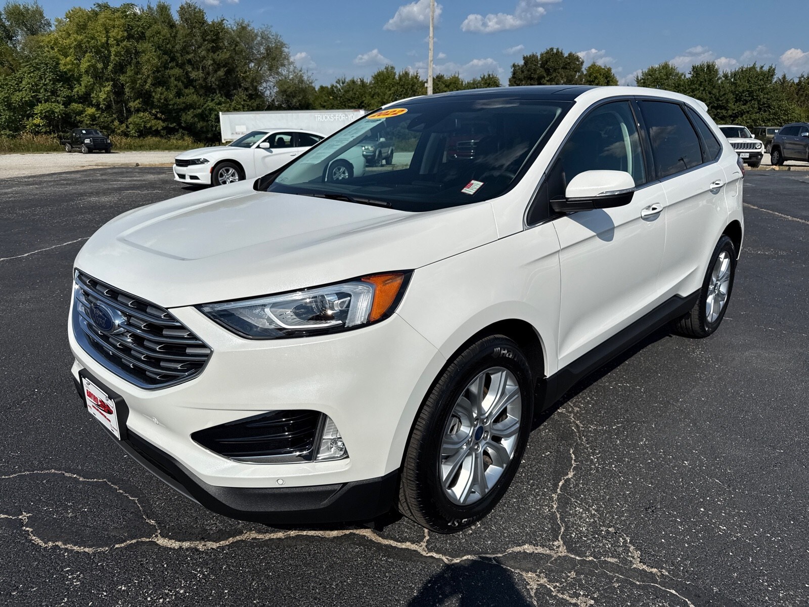 2022 Ford Edge Titanium photo 2