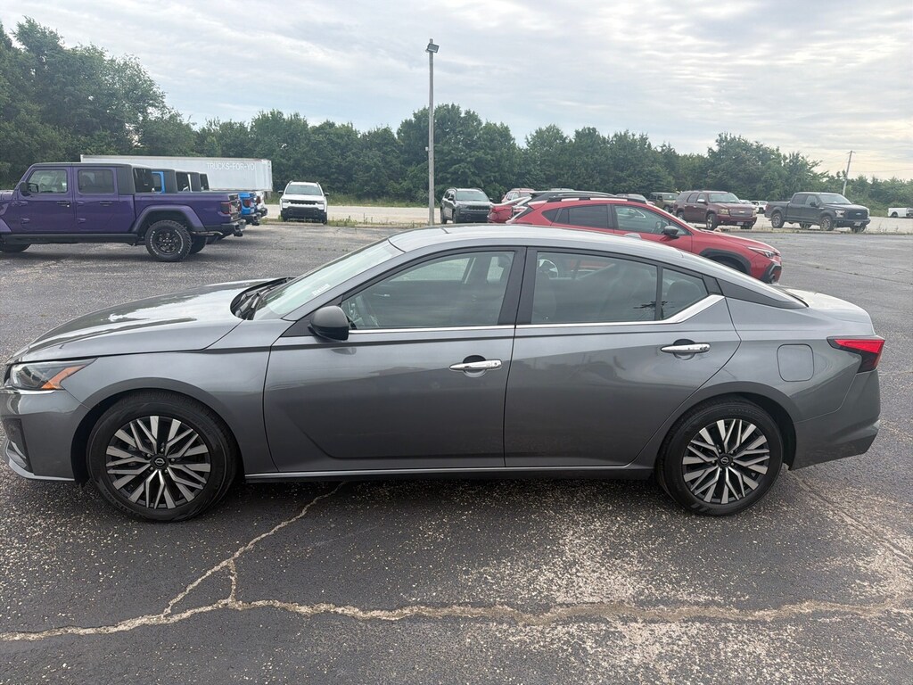 Used 2024 Nissan Altima 2.5 SV Sedan