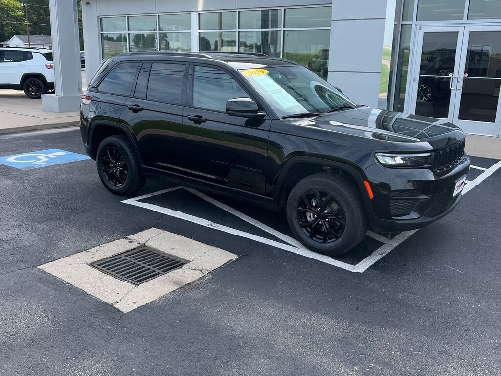 Used 2024 Jeep Grand Cherokee Altitude SUV