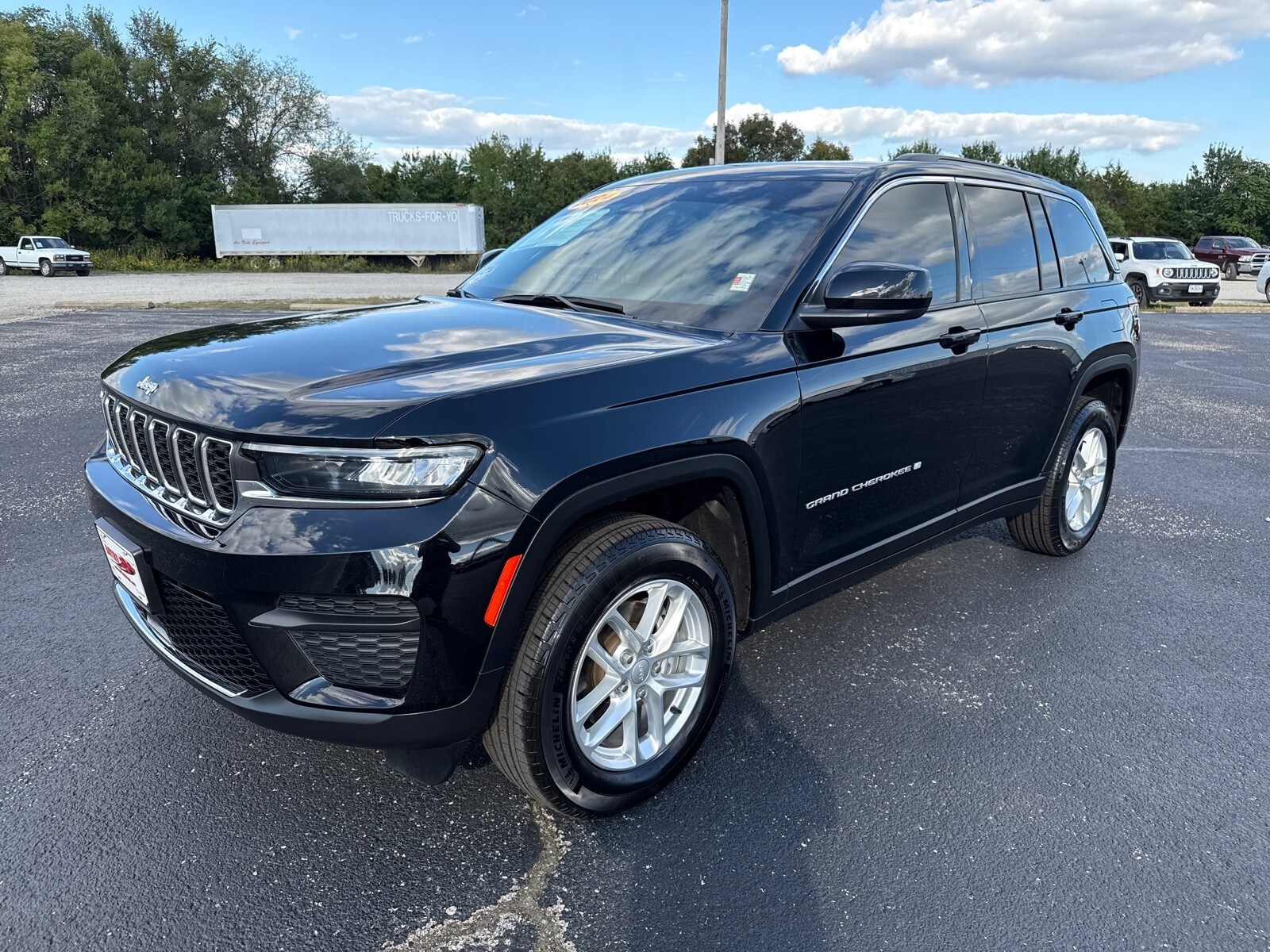 2024 Jeep Grand Cherokee Laredo X photo 3