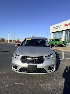 2024 Chrysler Pacifica Touring L Van Passenger Van