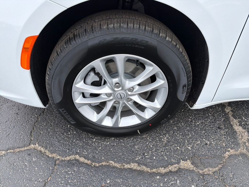New 2026 Chrysler Pacifica Select Passenger Van
