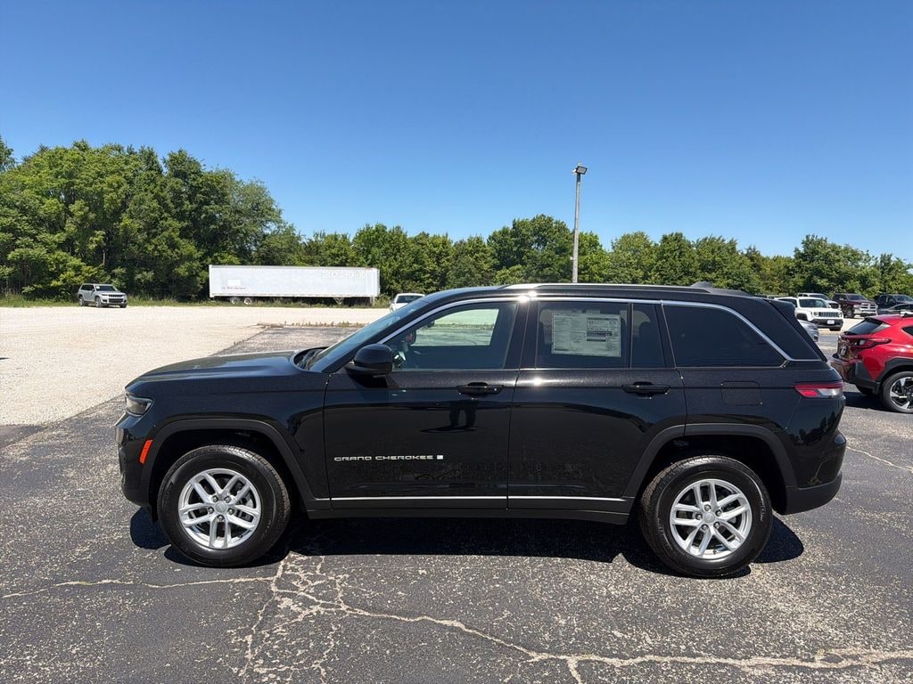 New 2026 Jeep Grand Cherokee LAREDO 4X4 Sport Utility