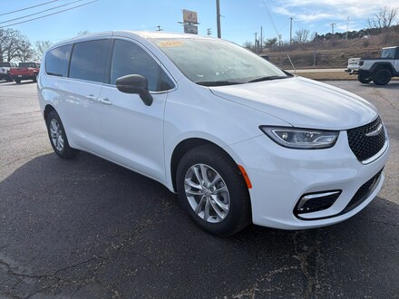 2026 Chrysler Pacifica Select Passenger Van
