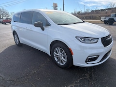 2026 Chrysler Pacifica Select Passenger Van