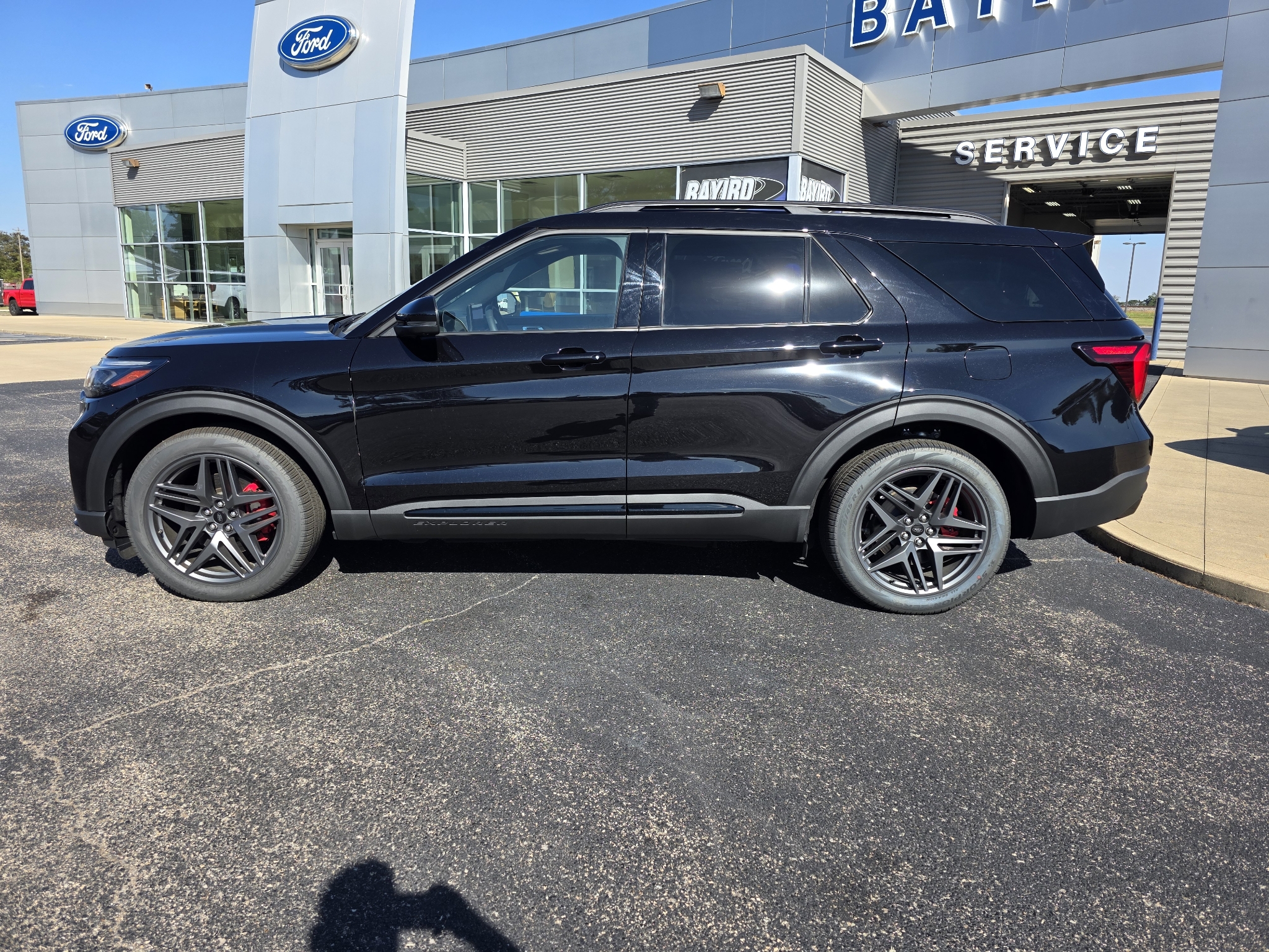 2026 Ford Explorer ST - Photo 8