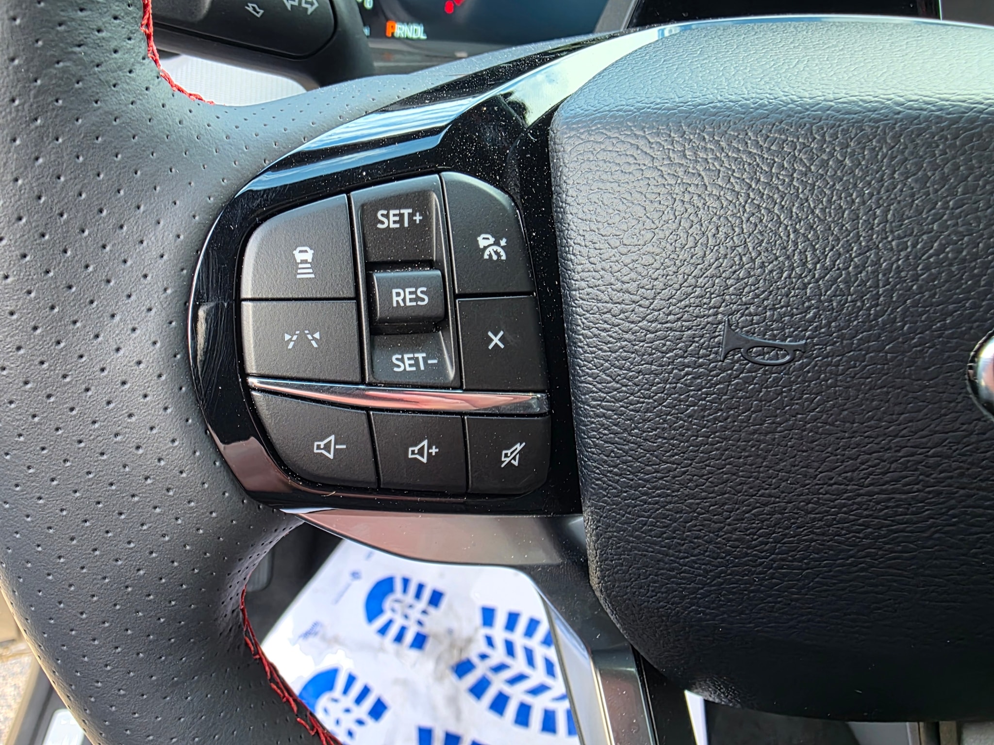 2026 Ford Explorer ST-Line - Photo 19