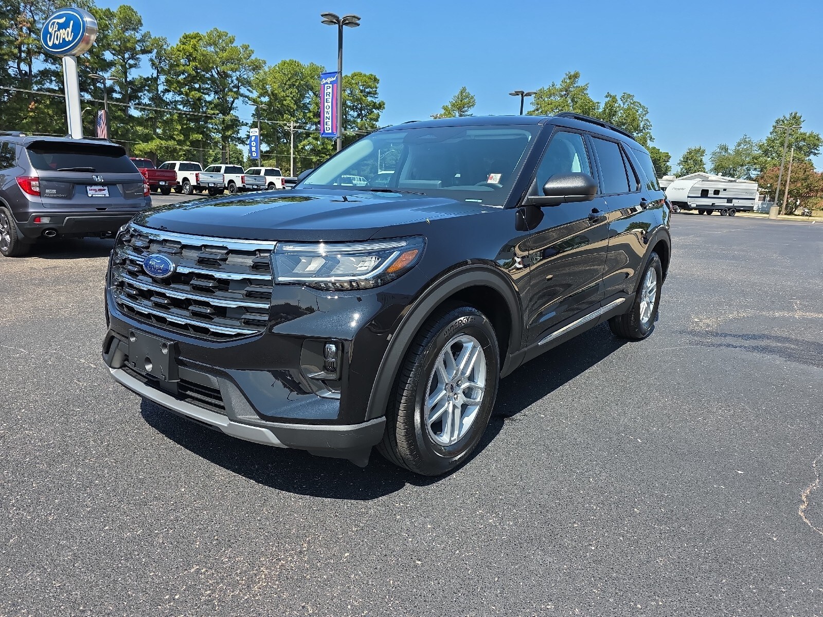2025 Ford Explorer photo 3