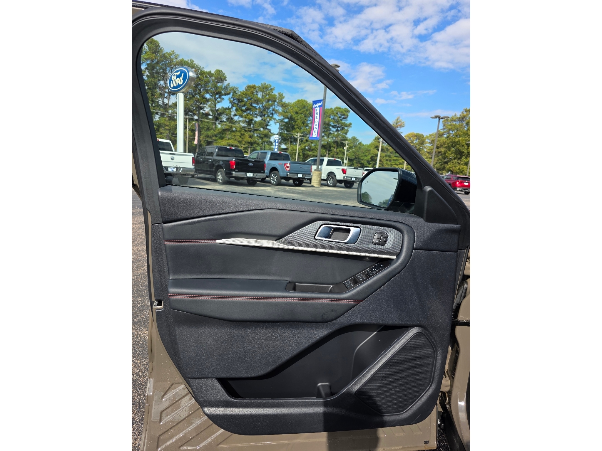 2026 Ford Explorer ST-Line - Photo 11