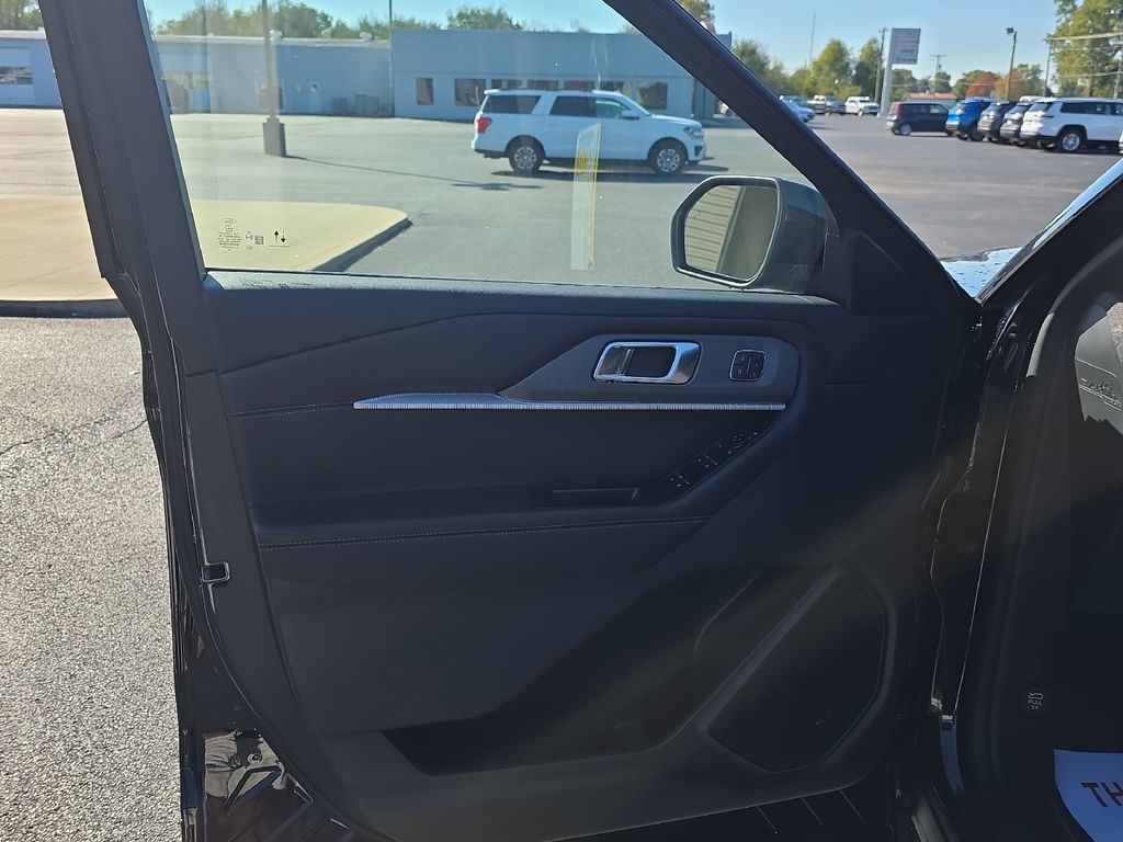 2026 Ford Explorer ST - Photo 14
