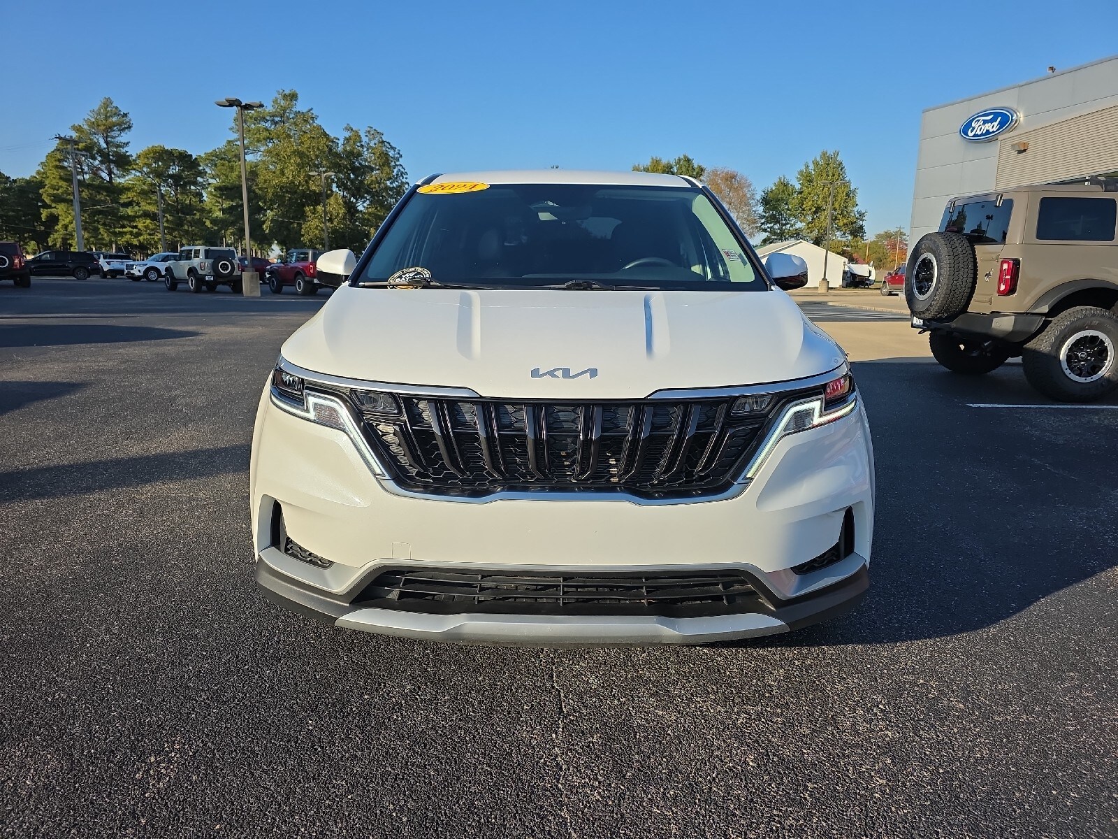 2024 Kia Carnival LX photo 3