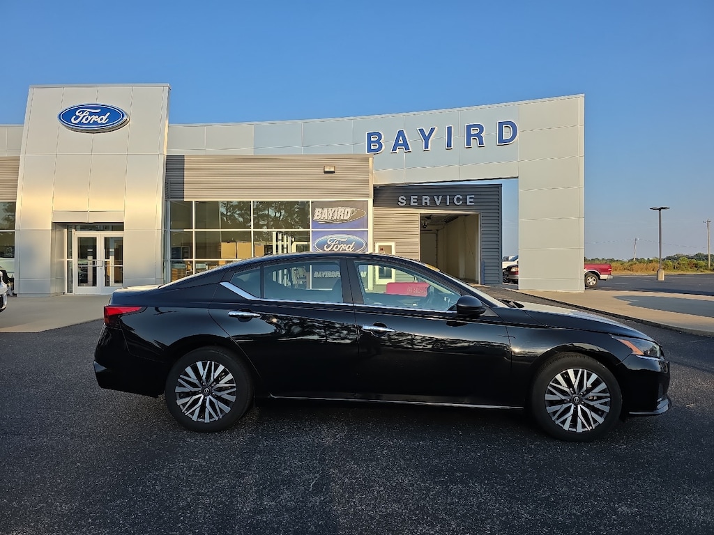 Used 2024 Nissan Altima 2.5 SV Sedan