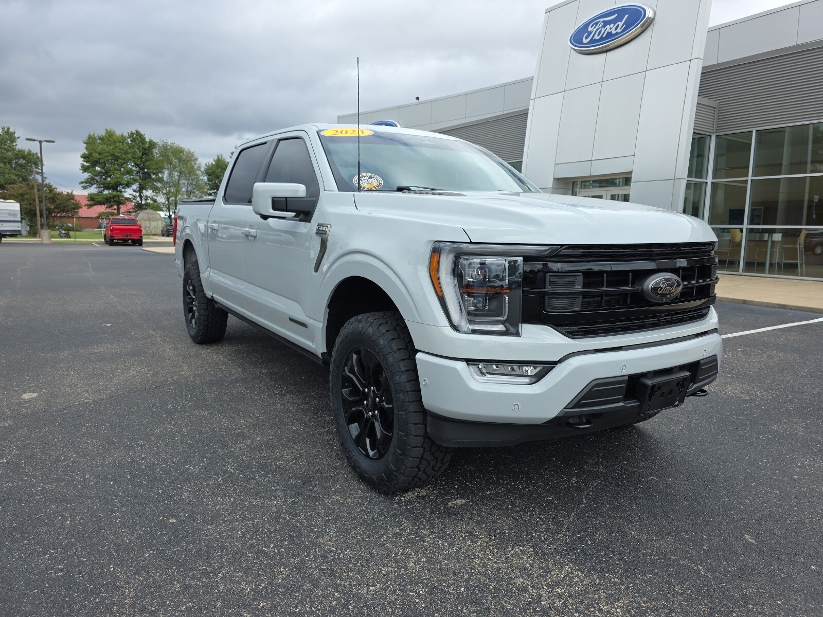 2023 Ford F-150 XLT photo 2