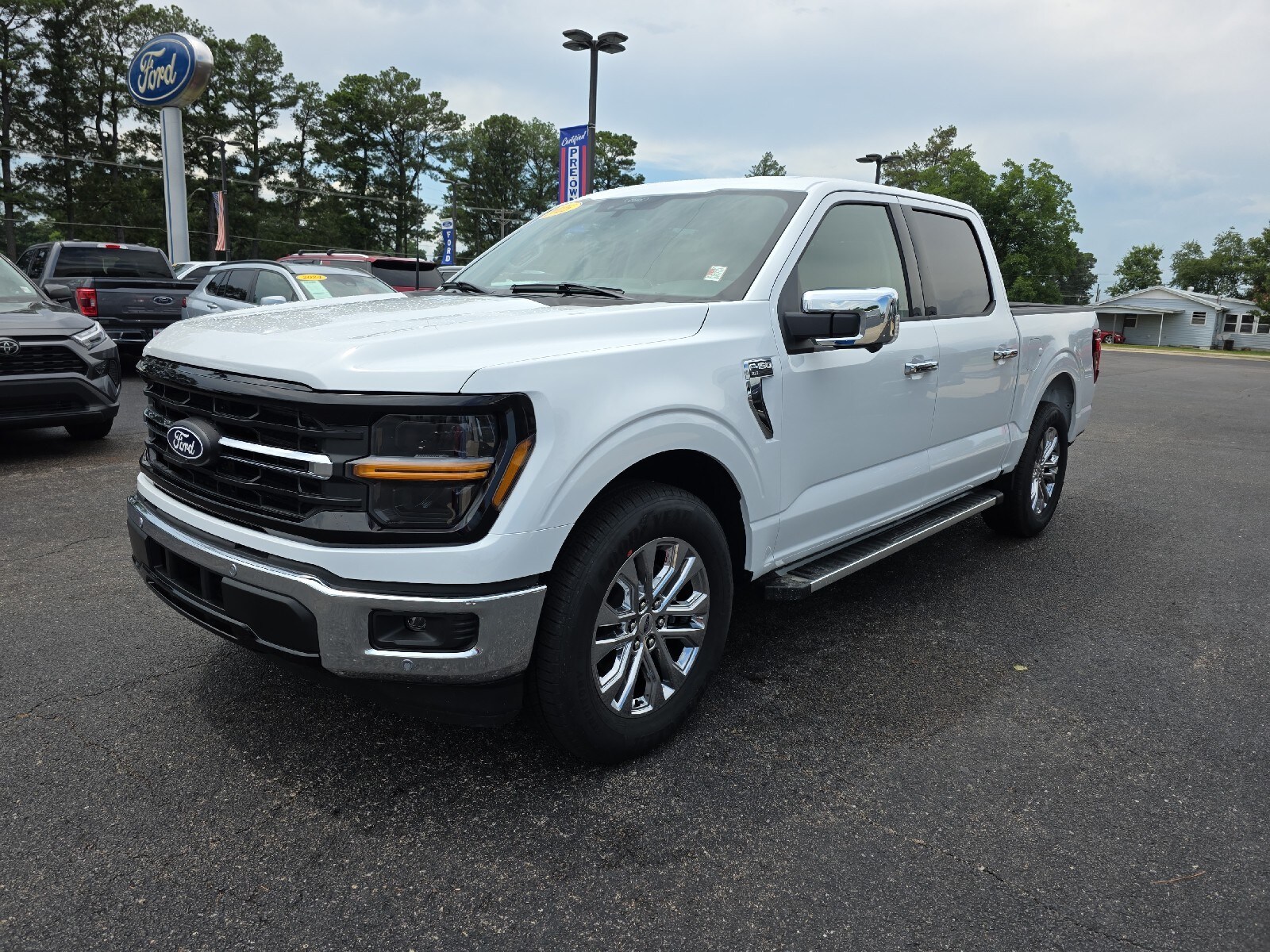 2025 Ford F-150 XLT photo 4