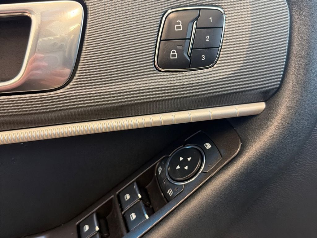 2026 Ford Explorer ST-Line - Photo 12