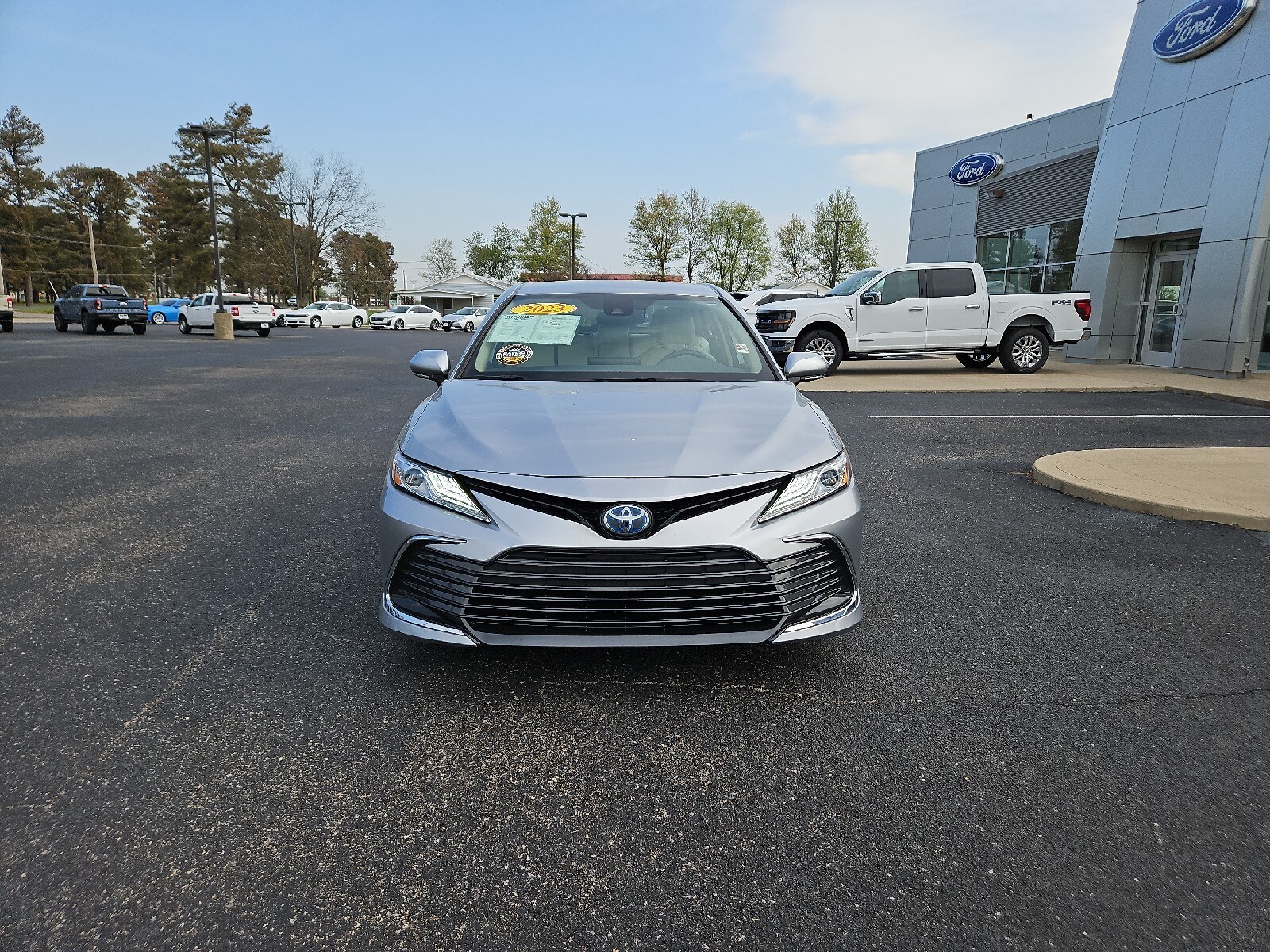 2023 Toyota Camry Hybrid XLE photo 3