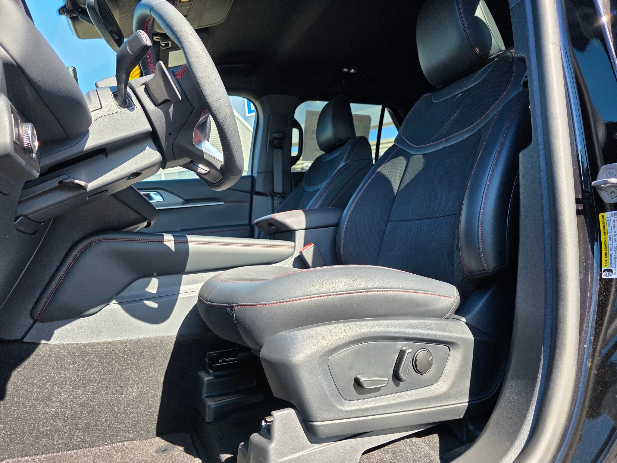 2026 Ford Explorer ST - Photo 14