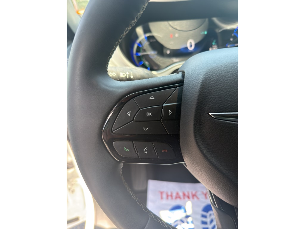2024 Chrysler Pacifica PHEV Select - Photo 17