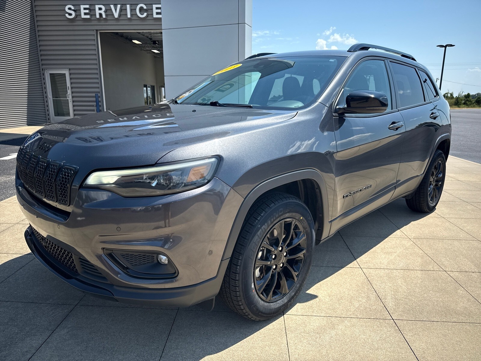 2023 Jeep Cherokee Altitude Lux photo 2