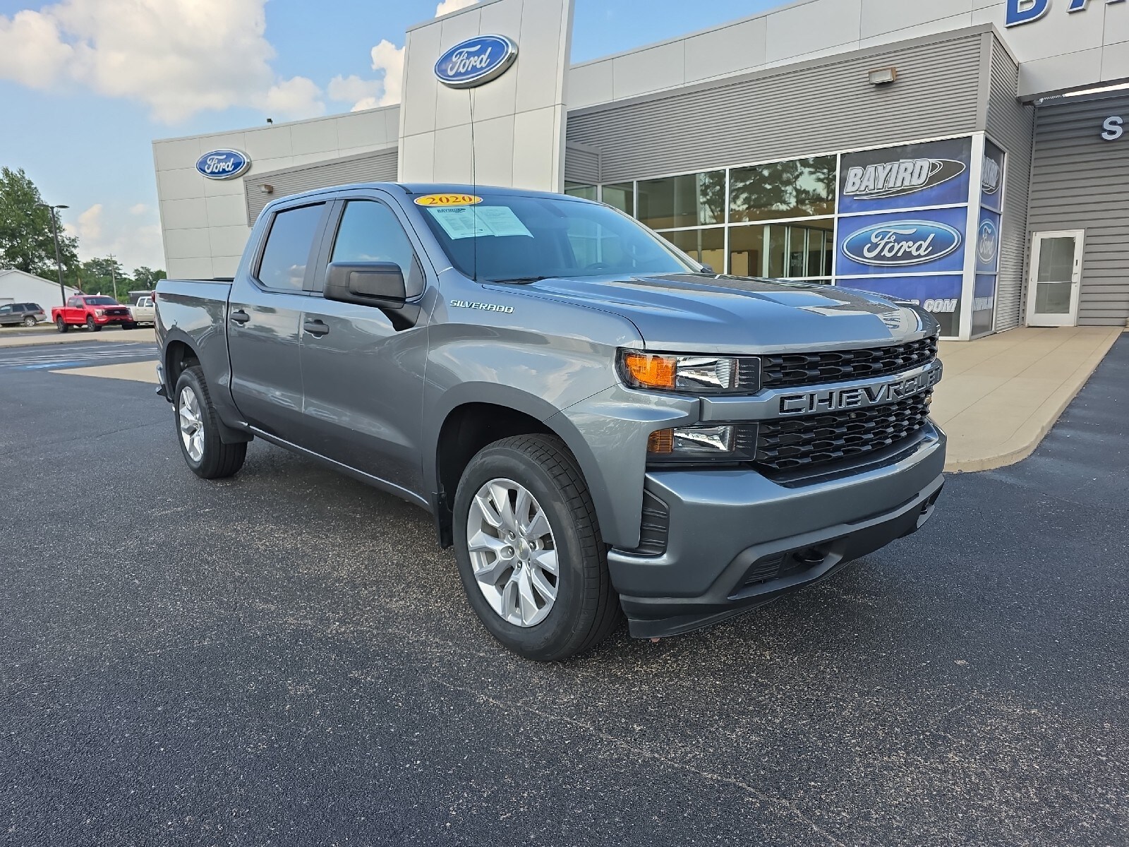2020 Chevrolet Silverado 1500 Custom photo 2