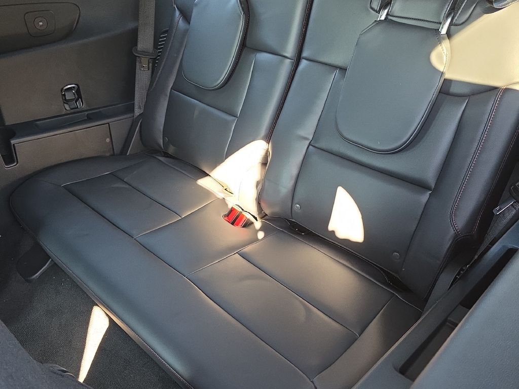 2026 Ford Explorer ST - Photo 18